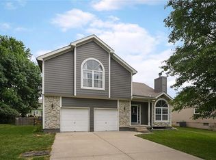 230 SW Albatross Ct, Lees Summit, MO 64082