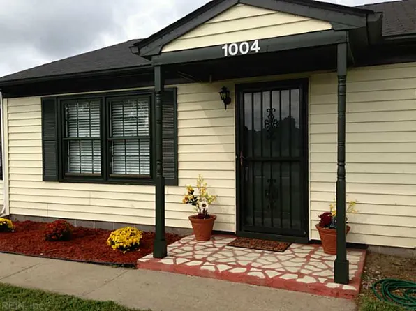 1004 King Arthur Dr, Chesapeake, VA 23323