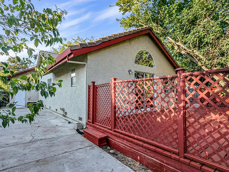 318 Village Cir — Photo 34