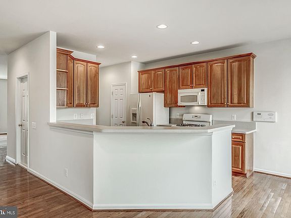 3rd image of 8908 Purple Lilac Cir