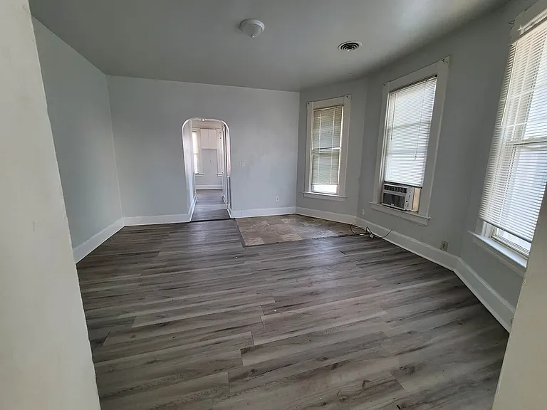 1460 W 4th St #B — Photo 5