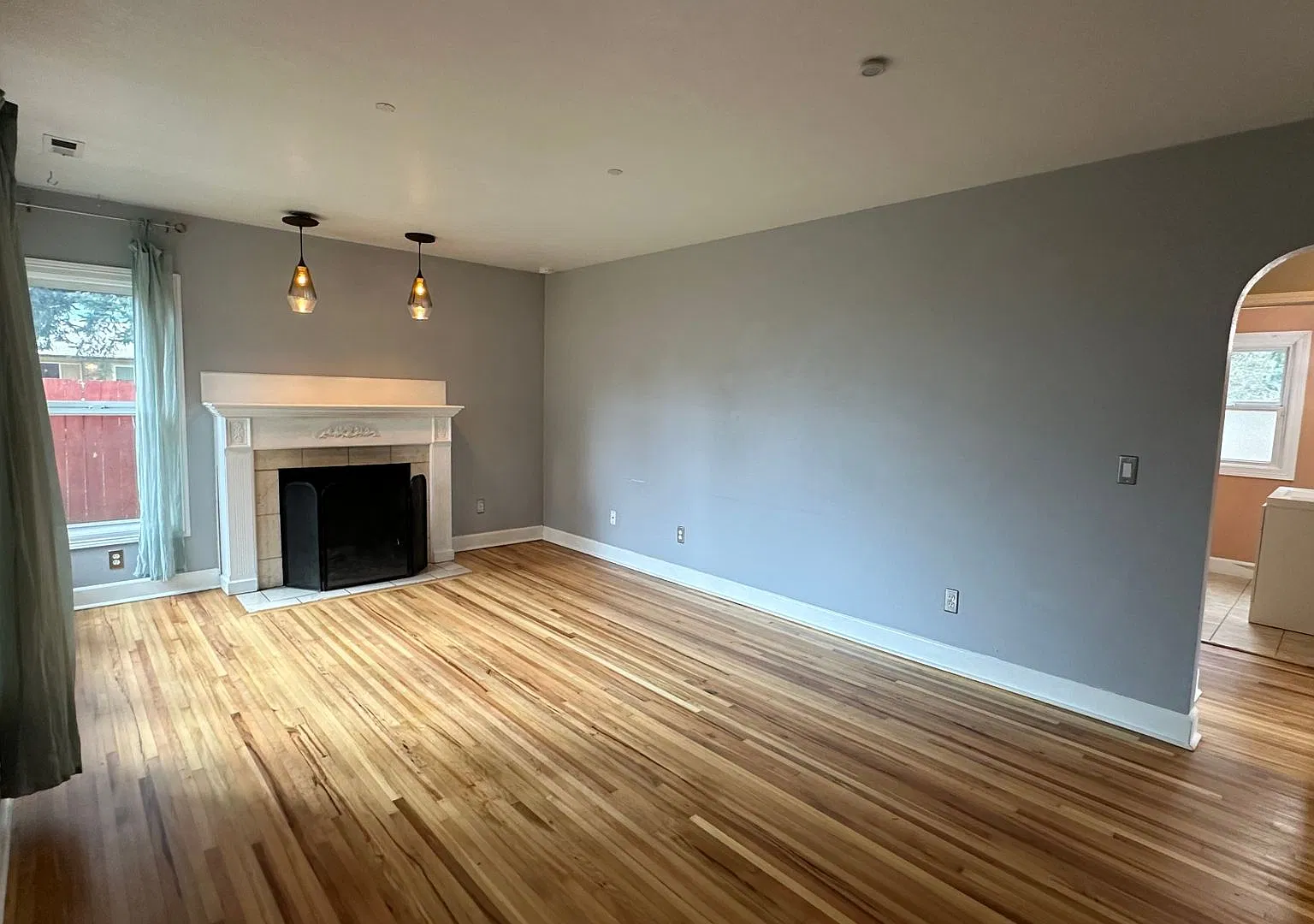 Portland Original Bungalow! Hardwoods, Large yard, Pets OK! Walkthrough video — Photo 4