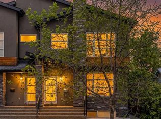 2432 W 24a St SW #1, Calgary, AB T3E1W1