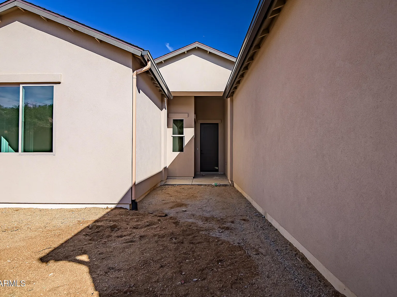 4 bed, 2.5 bath, 2446 sqft, $4,500 — Photo 2