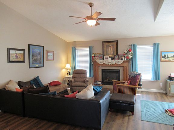 Vaulted Family Room (view 1)