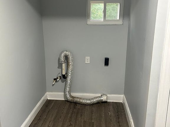 3rd image of 213 Cedar Swamp Rd