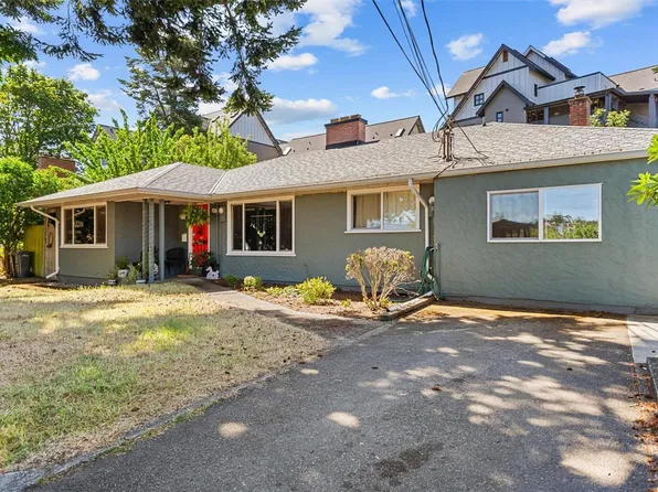 1031 Wychbury Ave #1029, Esquimalt, BC V9A 5K7
