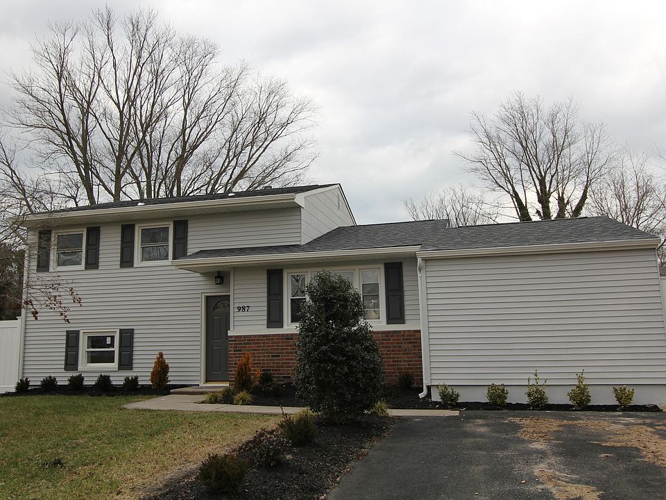 1st image of 987 Cooper Dr
