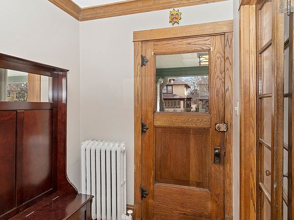 3rd image of 641 Clarence Ave