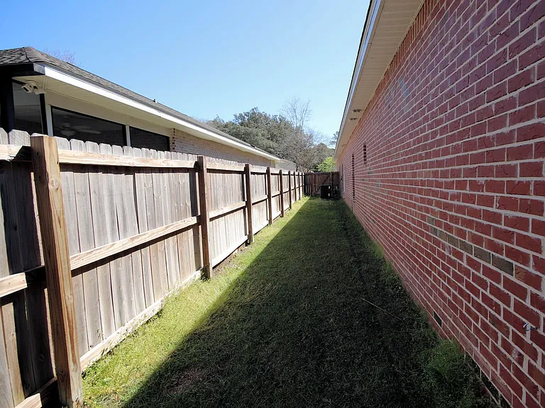 1568 Pine St — Photo 33