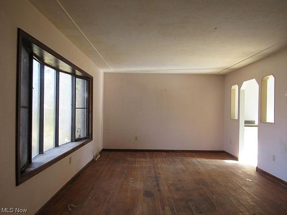 3rd image of 24133 Forestview Dr