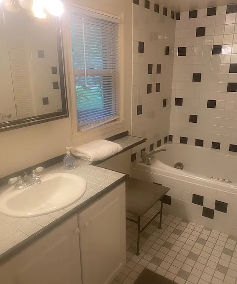 7283 Lawton Ave — Photo 10