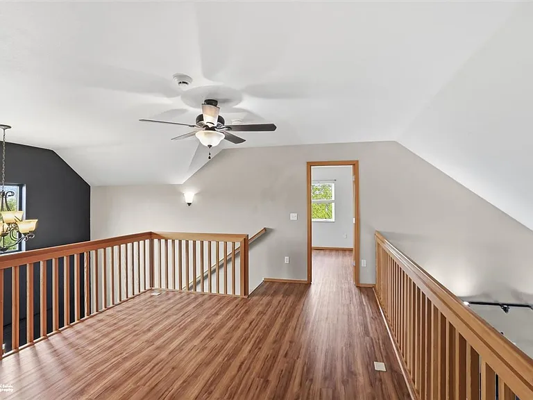 1421 N Landmark Dr — Photo 37