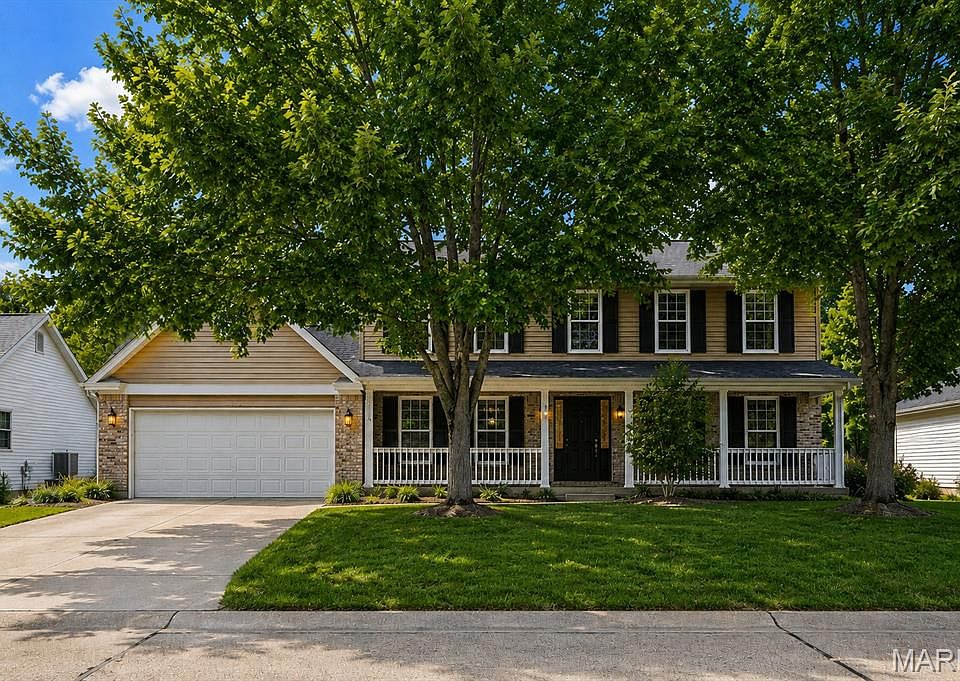 1st image of 360 Huntleigh Manor Dr