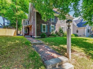 34 Woodland St #B, Newburyport, MA 01950