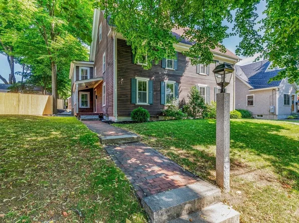 34 Woodland St #B, Newburyport, MA 01950