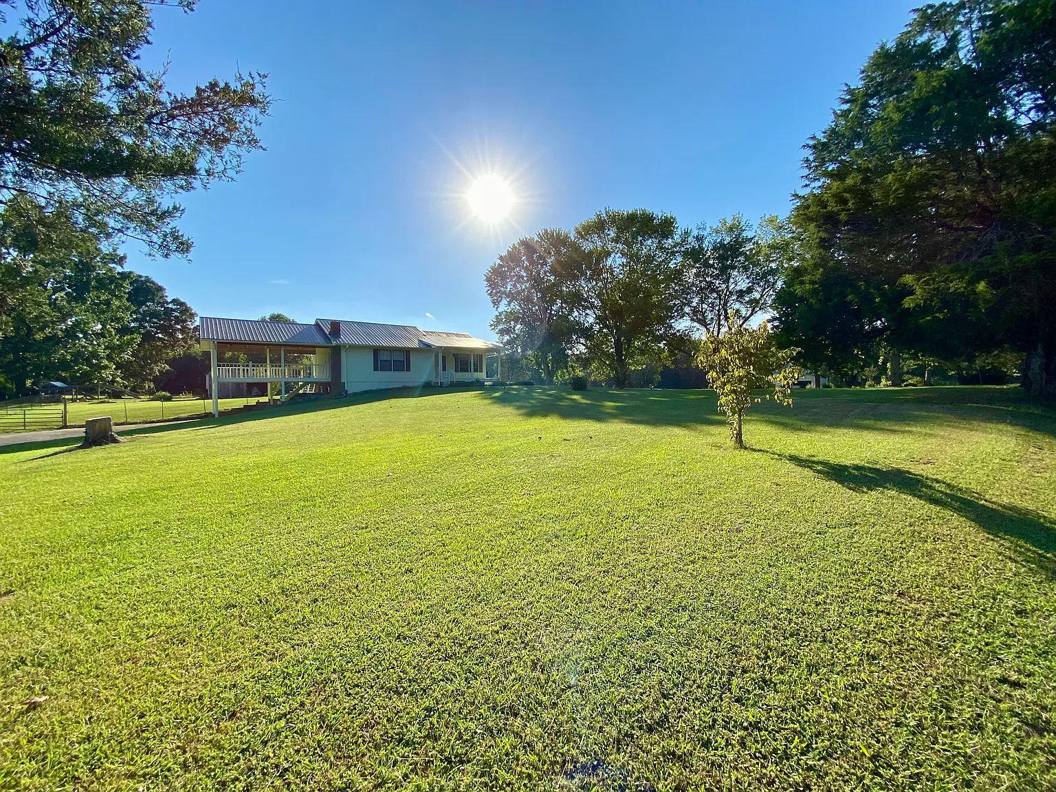 4 bed, 2.5 bath, 2300 sqft, $2,000 — Photo 4