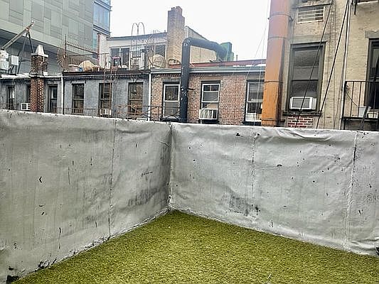 4th image of 304 E 78th St APT 4R
