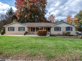 3045 Round Hill Rd, York, PA 17402