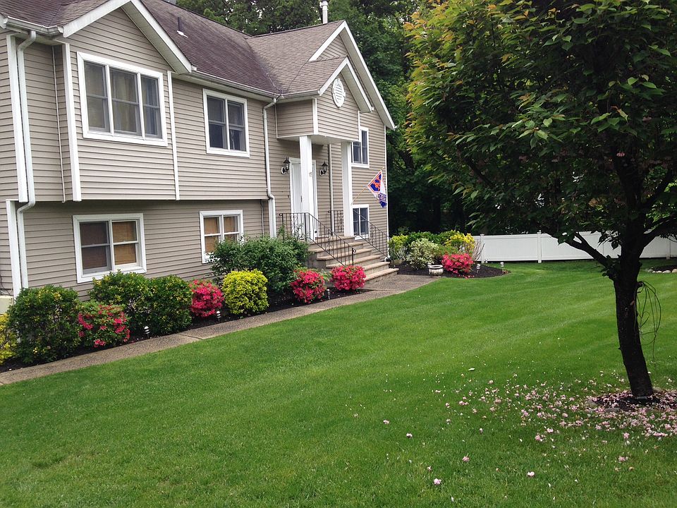 1st image of 15 Pioneer Ave
