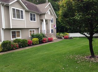 15 Pioneer Ave, Suffern, NY 10901