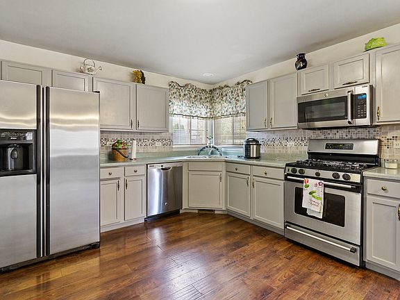 4th image of 2700 Spinnaker Dr