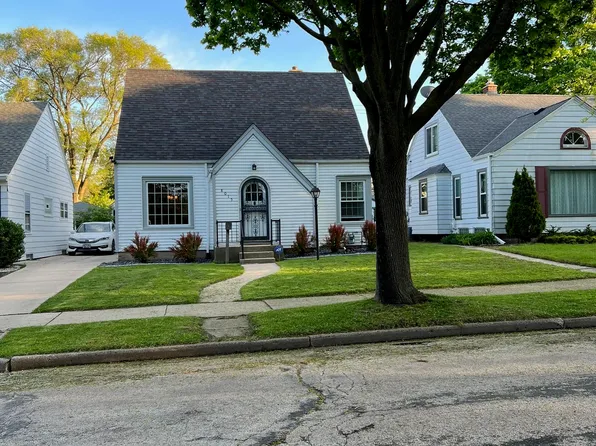 8015 W Lorraine Pl, Milwaukee, WI 53222