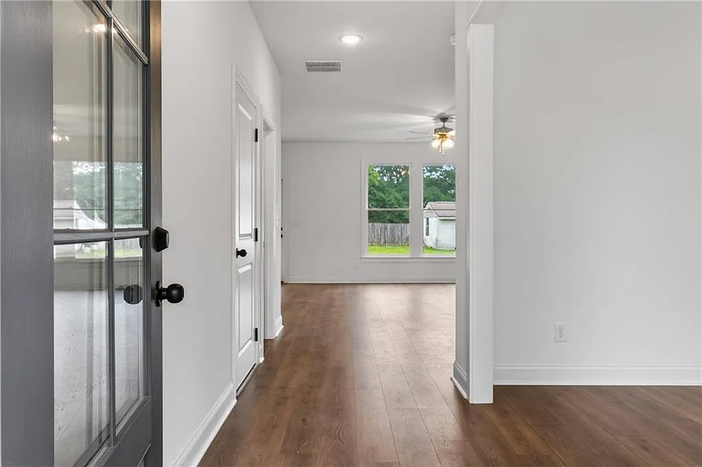 4 bed, 2.5 bath, 2228 sqft, $2,450 — Photo 2