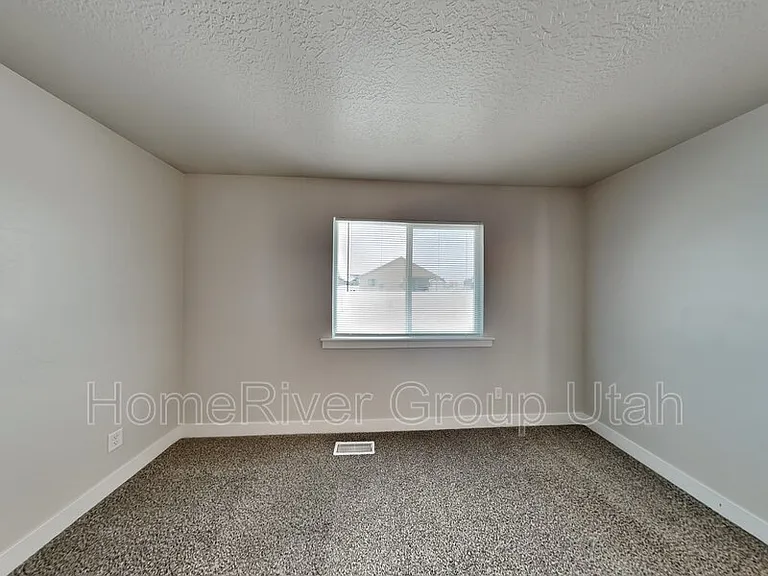 1375 E Rachel Way — Photo 12