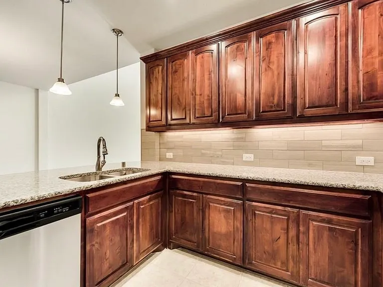 1231 Wiltshire Dr — Photo 22