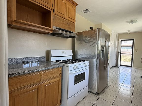 5th image of 1433 E Larkwood St