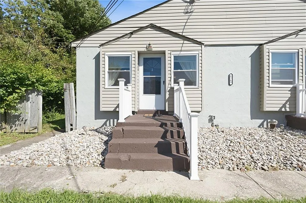 2 bed, 1.0 bath, 2088 sqft, $1,525 — Photo 2
