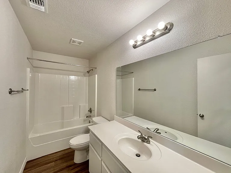 1708 Castroville Trl — Photo 45