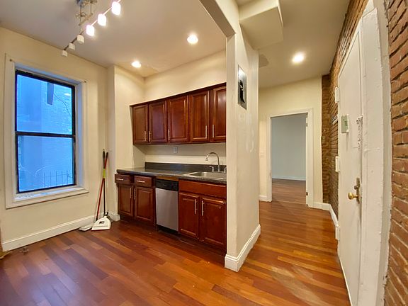 3rd image of 499 Washington Ave #3