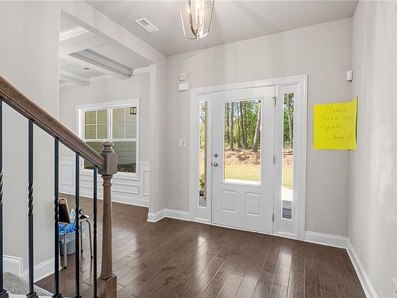 5th image of 800 Rockhouse Rd