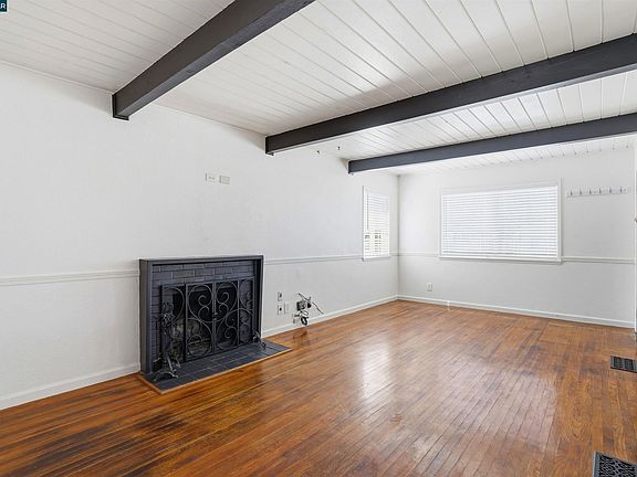 5th image of 2828 Hilltop Rd