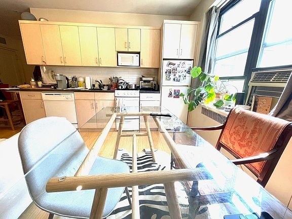 2nd image of 205 W 15th St #4TT