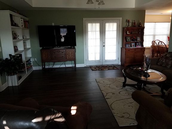 3rd image of 106 Spring Creek Dr