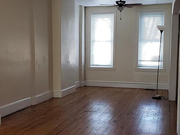 4th image of 1006 Elm St