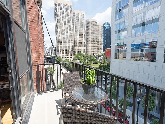 3rd image of 210 S Desplaines St APT 505