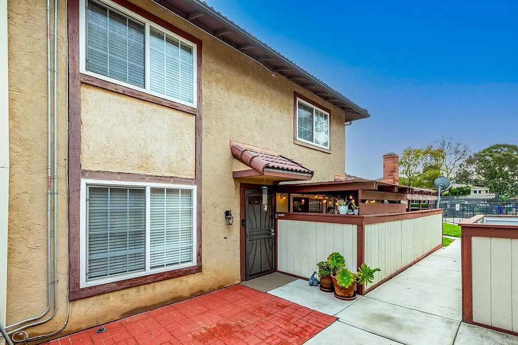 3 bed, 1087 sqft, $3,350 — Photo 1