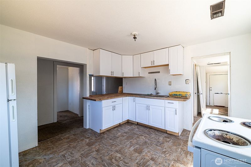 2nd image of 1320 Delaware Avenue