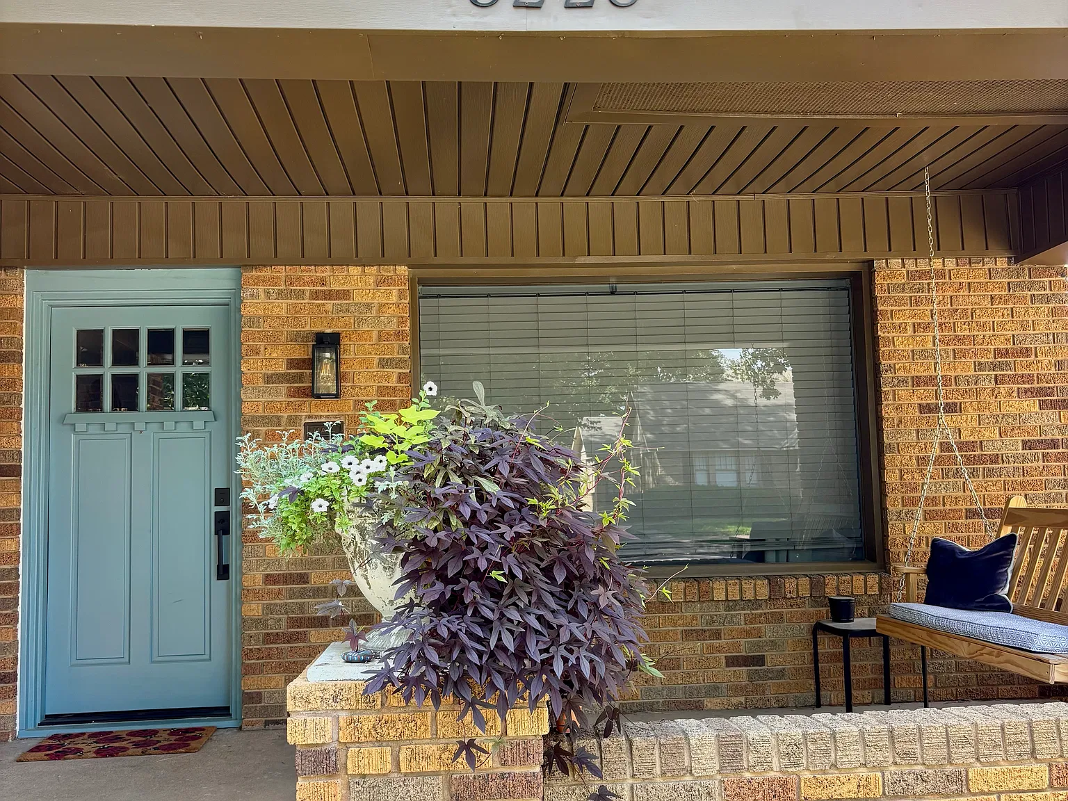 4 bed, 2117 sqft, $5,600 — Photo 2