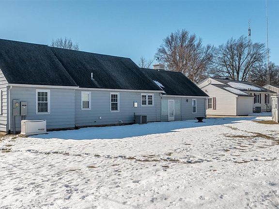 3rd image of 66 Woodlawn Dr