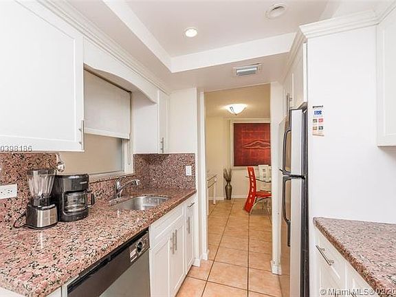 4th image of 1881 Washington Ave #Penthouse H