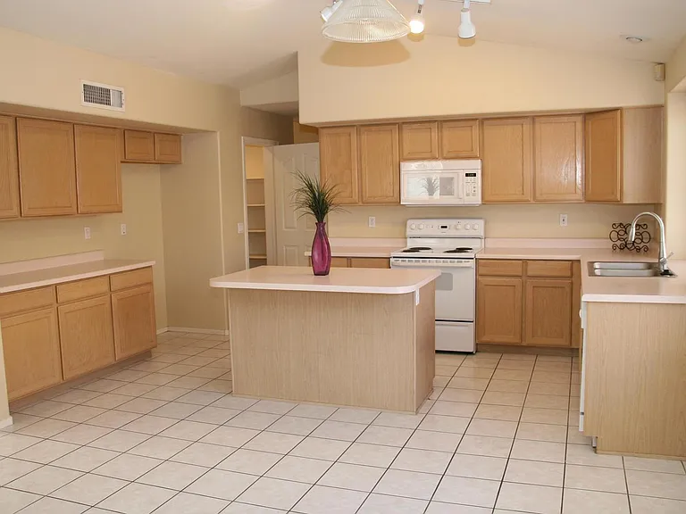 557 W Monte Ave — Photo 17