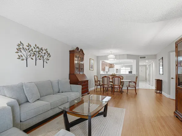 7643 Granville Drive #210, Tamarac, FL 33321