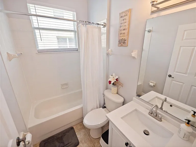 4904 Adair Oak Dr — Photo 3