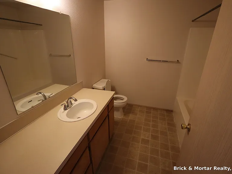 277 N Noble Ave — Photo 8