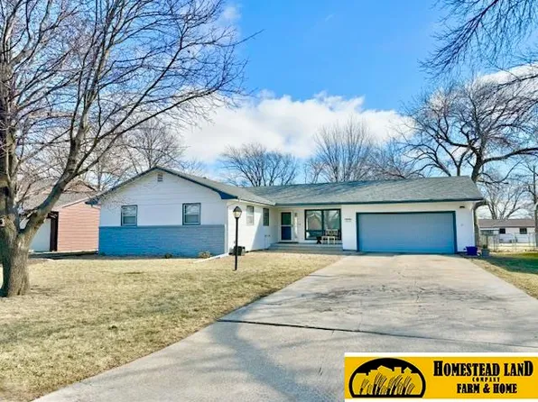 1122 Hubble St, Fairbury, NE 68352